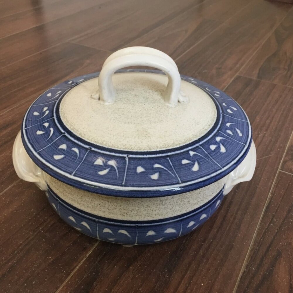 Vtg  9" Decorative Handmade Clay Pot Signed Pottery Blue White w/Lid